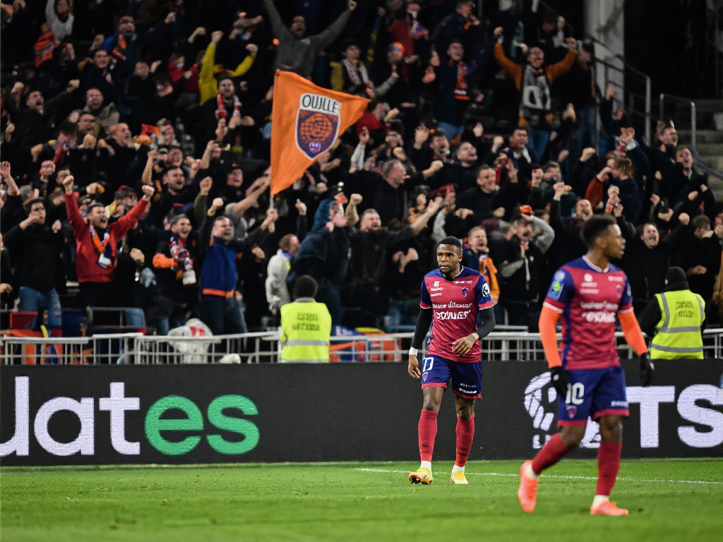 欧塞尔全力出击 助蒙彼利埃惨遭七连败 比赛结束后,欧塞尔球迷兴奋的庆祝场面令人