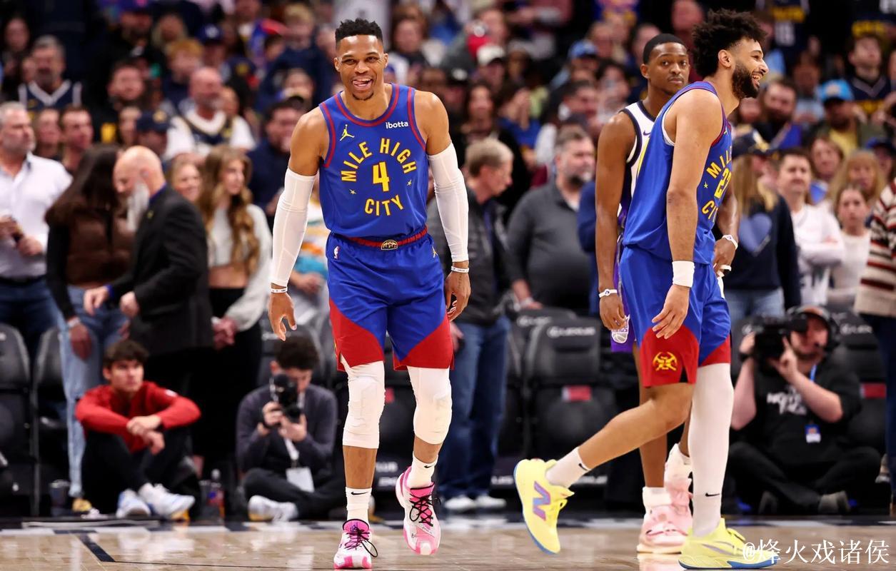 约基奇与威少双双三双，掘金狂胜篮网，雄鹿惊险击败魔术